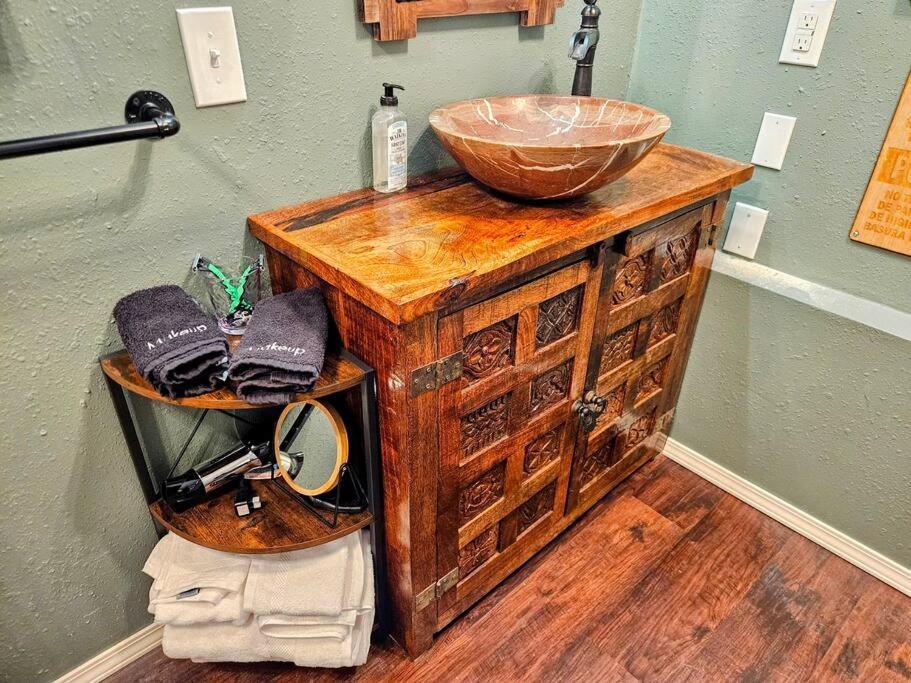 Private Cabin- Breakfast - Double Tub - 75In Tv - Sup - Washer Dryer - Bbq West Point Exterior foto